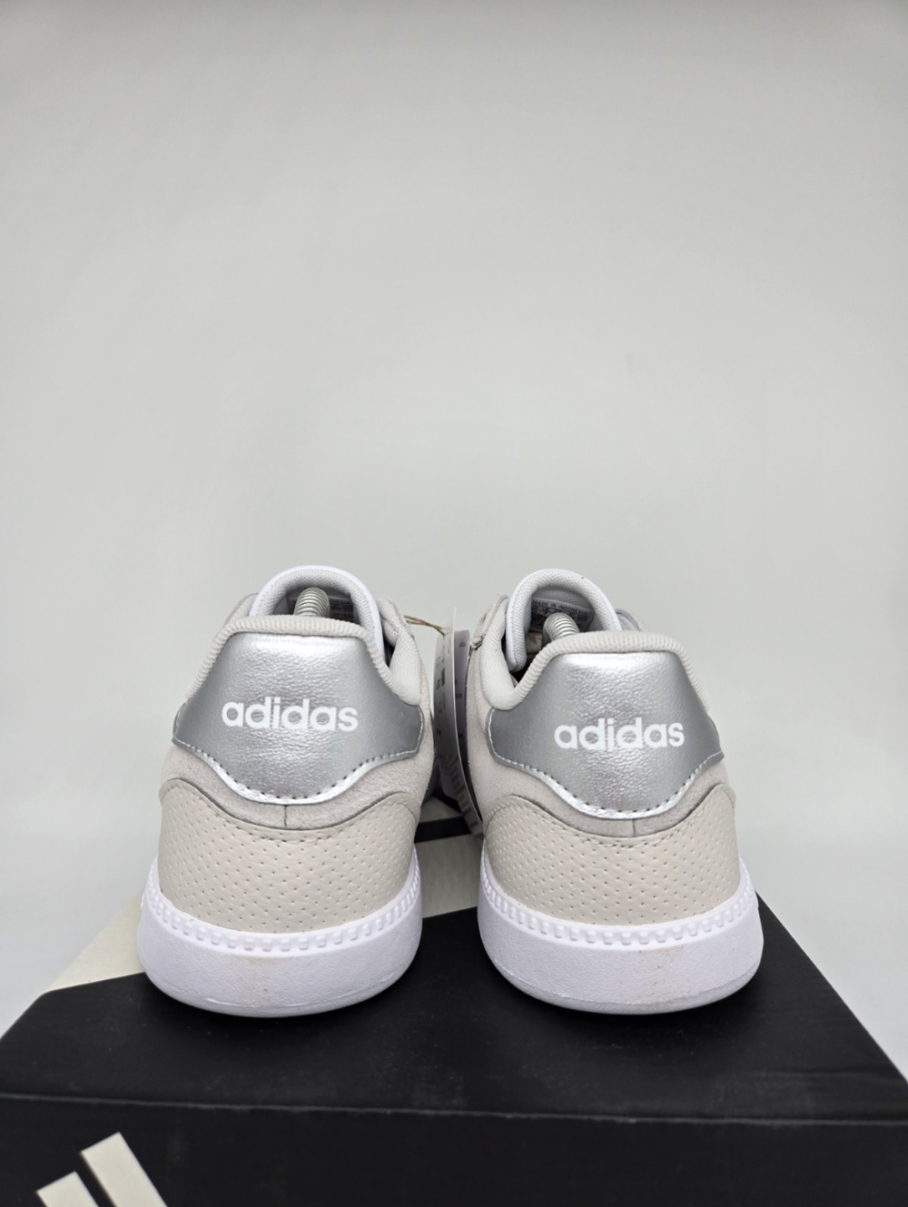 adidas Women's Breaknet Sleek JQ8267 Grey Silver Metallic Shoes Size 6 - Picture 6 of 8